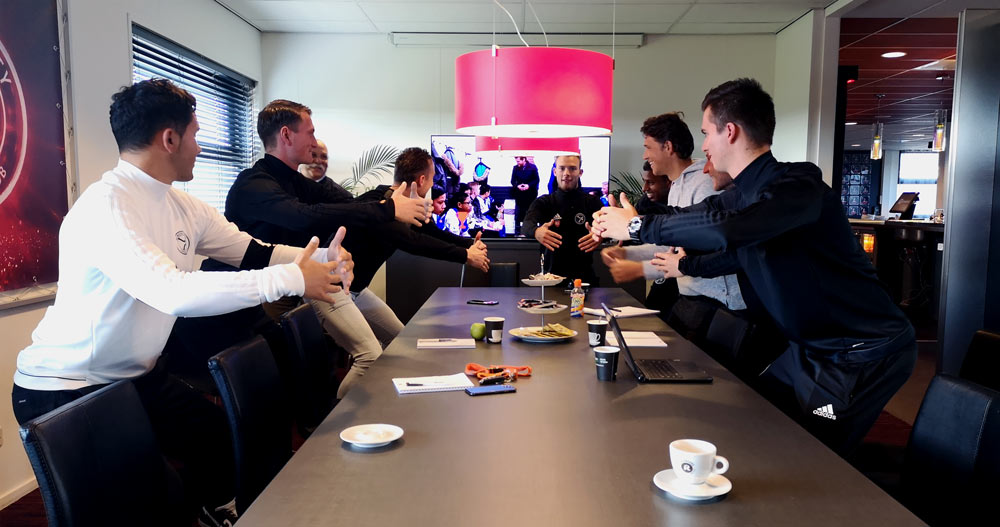 Johan Cruyff Institute houdt intervisie met jeugdtrainers Almere City