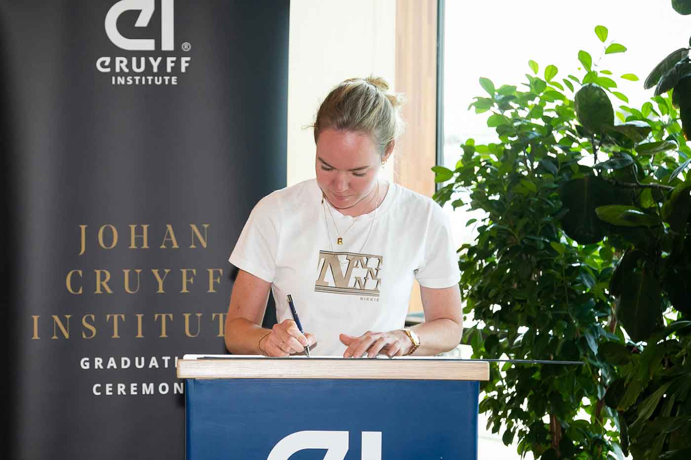 As a coach in women’s cycling, I learned to trust more on my intuition - Anna van der Breggen interview part 1 - Johan Cruyff Institute